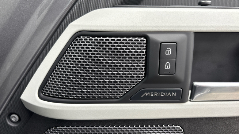 Land Rover Defender 3.0 D200 SE 110 5dr Auto Diesel Estate